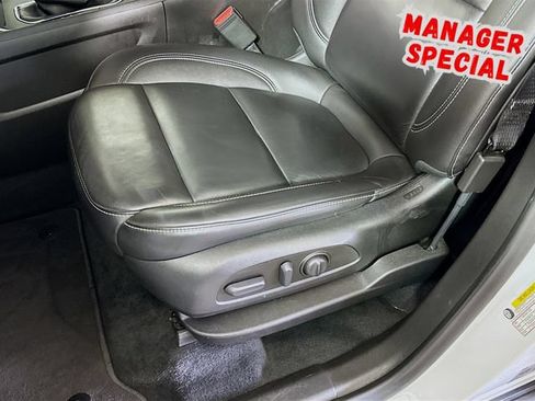 Used 2023 Chevrolet Traverse LT FWD image 20