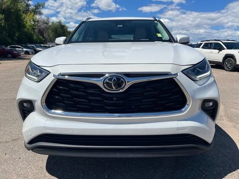 Used 2025 Toyota Highlander Limited AWD/4WD image 9