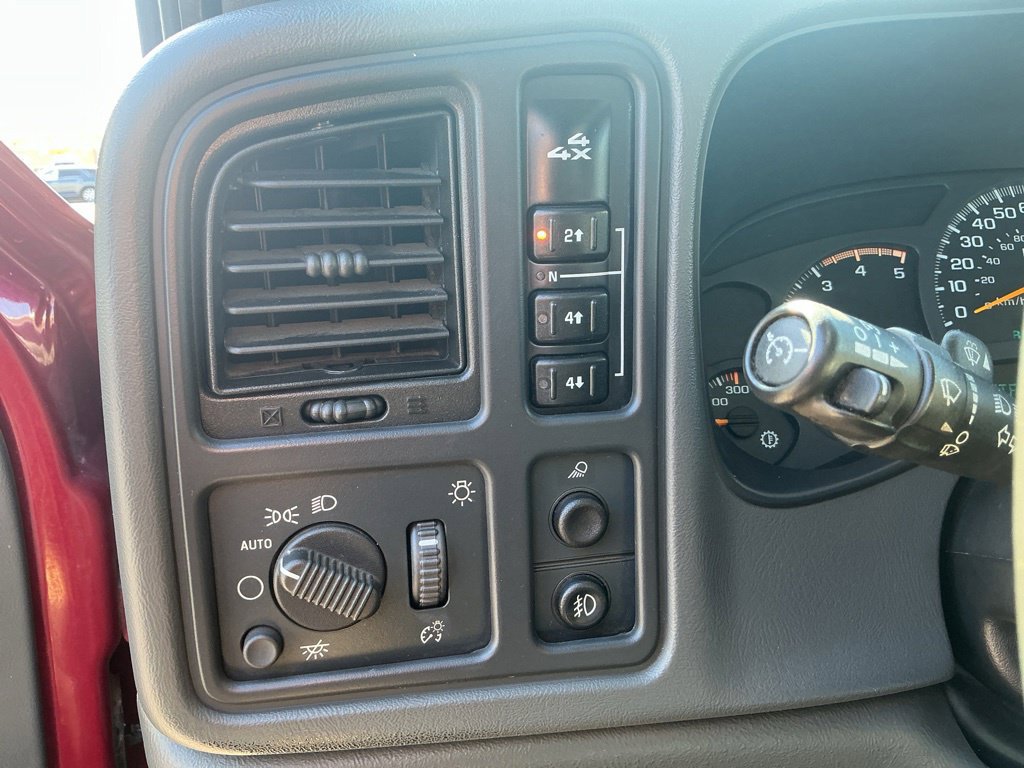 Used 2004 GMC Sierra 2500 SLT w/ Heavy-Duty Power Package AWD/4WD image 12