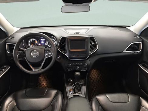 Used 2019 Jeep Cherokee Latitude Plus w/ Cold Weather Group AWD/4WD image 14