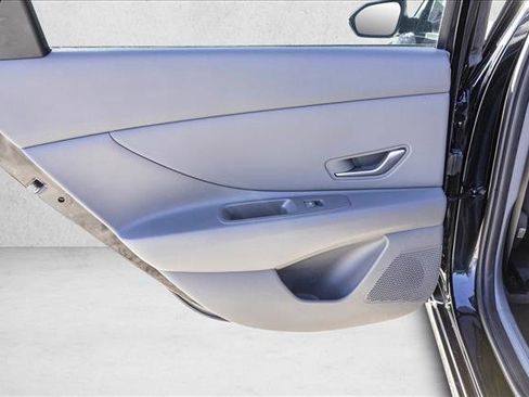 Certified 2022 Hyundai Elantra SEL w/ Convenience + Premium Package image 22