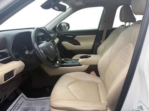 Used 2021 Toyota Highlander XLE FWD image 10