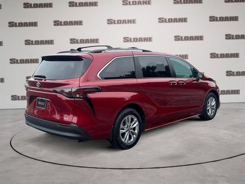 Used 2025 Toyota Sienna XLE w/ XLE Plus Package AWD/4WD image 5