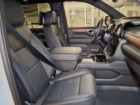 New 2026 GMC Yukon XL Denali w/ Denali Reserve Package image 6