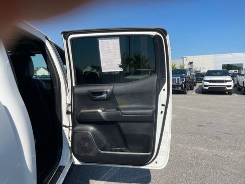 Used 2018 Toyota Tacoma TRD Sport AWD/4WD image 52