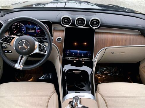 Used 2024 Mercedes-Benz GLC 300 4MATIC image 16