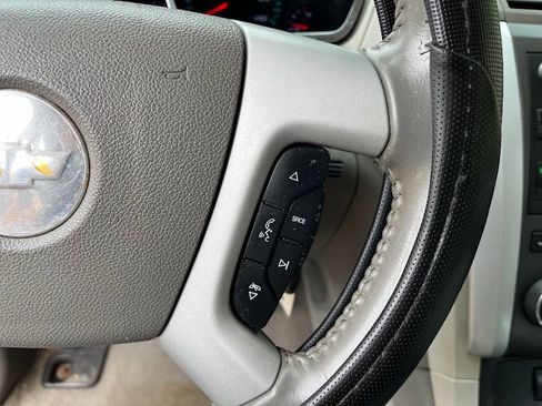 Used 2011 Chevrolet Traverse LT w/ LPO, 'HIT The Road' Package FWD image 15
