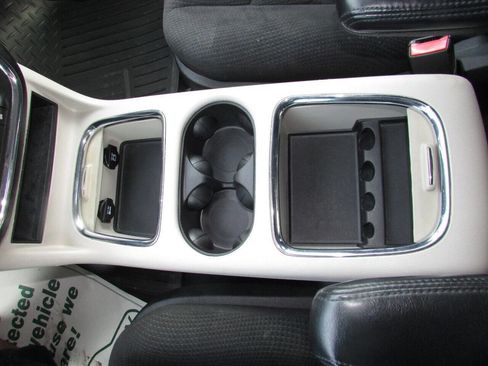 Used 2015 Dodge Grand Caravan SXT image 60