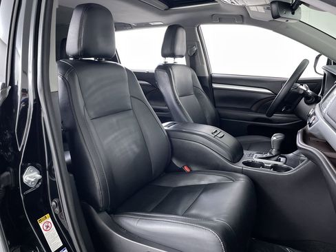 Used 2017 Toyota Highlander XLE image 28