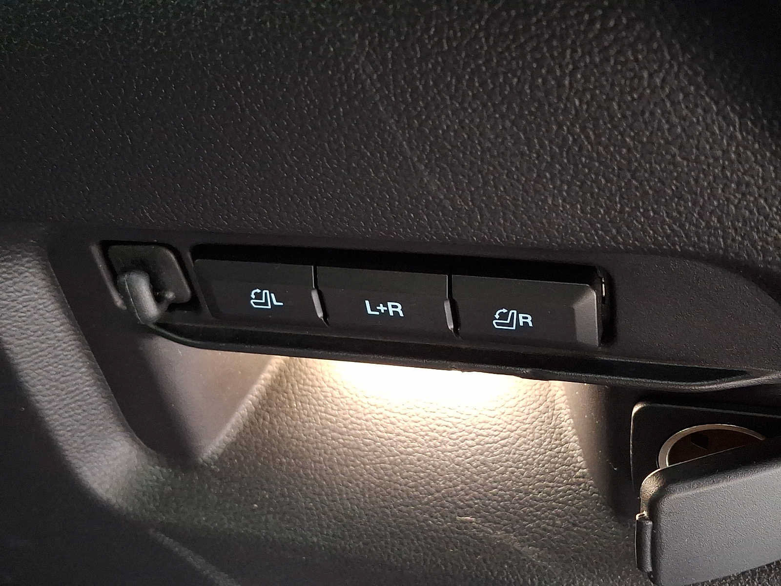 Used 2022 Ford Explorer ST w/ Equipment Group 401A AWD/4WD image 33