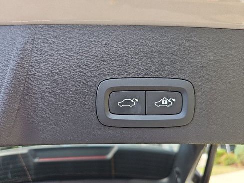 Used 2024 Volvo XC40 B5 Core AWD/4WD image 7