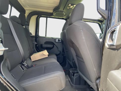 Used 2022 Jeep Gladiator Sport AWD/4WD image 14