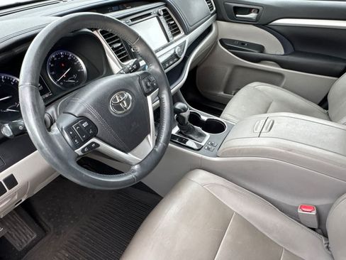 Used 2016 Toyota Highlander XLE AWD/4WD image 9