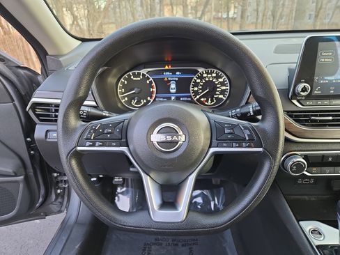 Used 2024 Nissan Altima 2.5 SV image 15