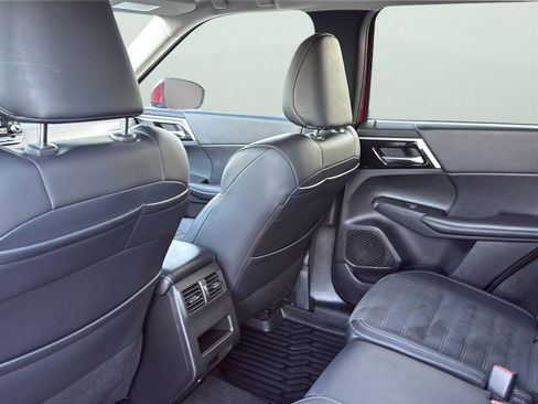 Used 2024 Mitsubishi Outlander SE image 29