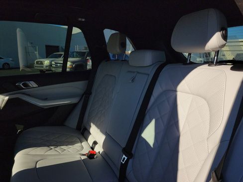Used 2025 BMW X5 xDrive40i image 11