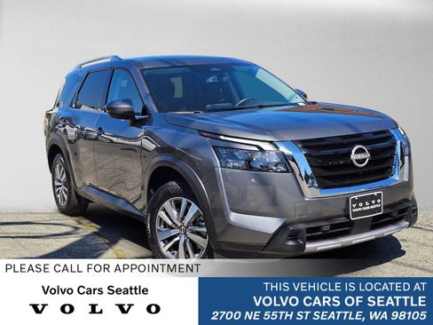 Used 2025 Nissan Pathfinder SL AWD/4WD image 1