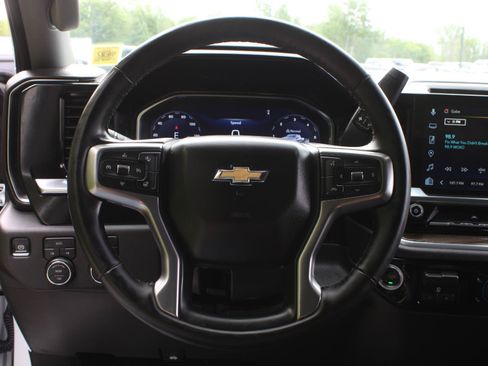 Used 2025 Chevrolet Silverado 1500 LT AWD/4WD image 10