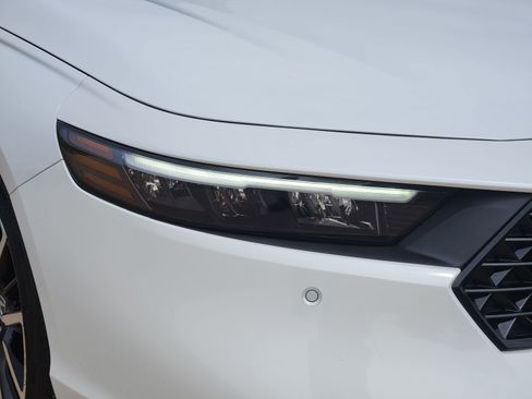 Used 2025 Honda Accord Touring image 11