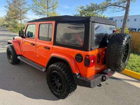 Used 2018 Jeep Wrangler Unlimited Sahara image 3