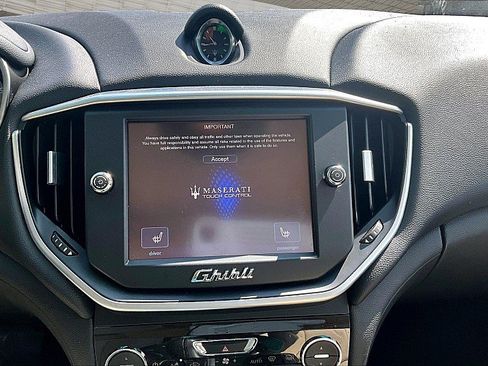 Used 2016 Maserati Ghibli RWD image 19