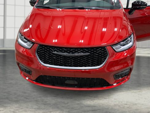 New 2026 Chrysler Pacifica Select image 20