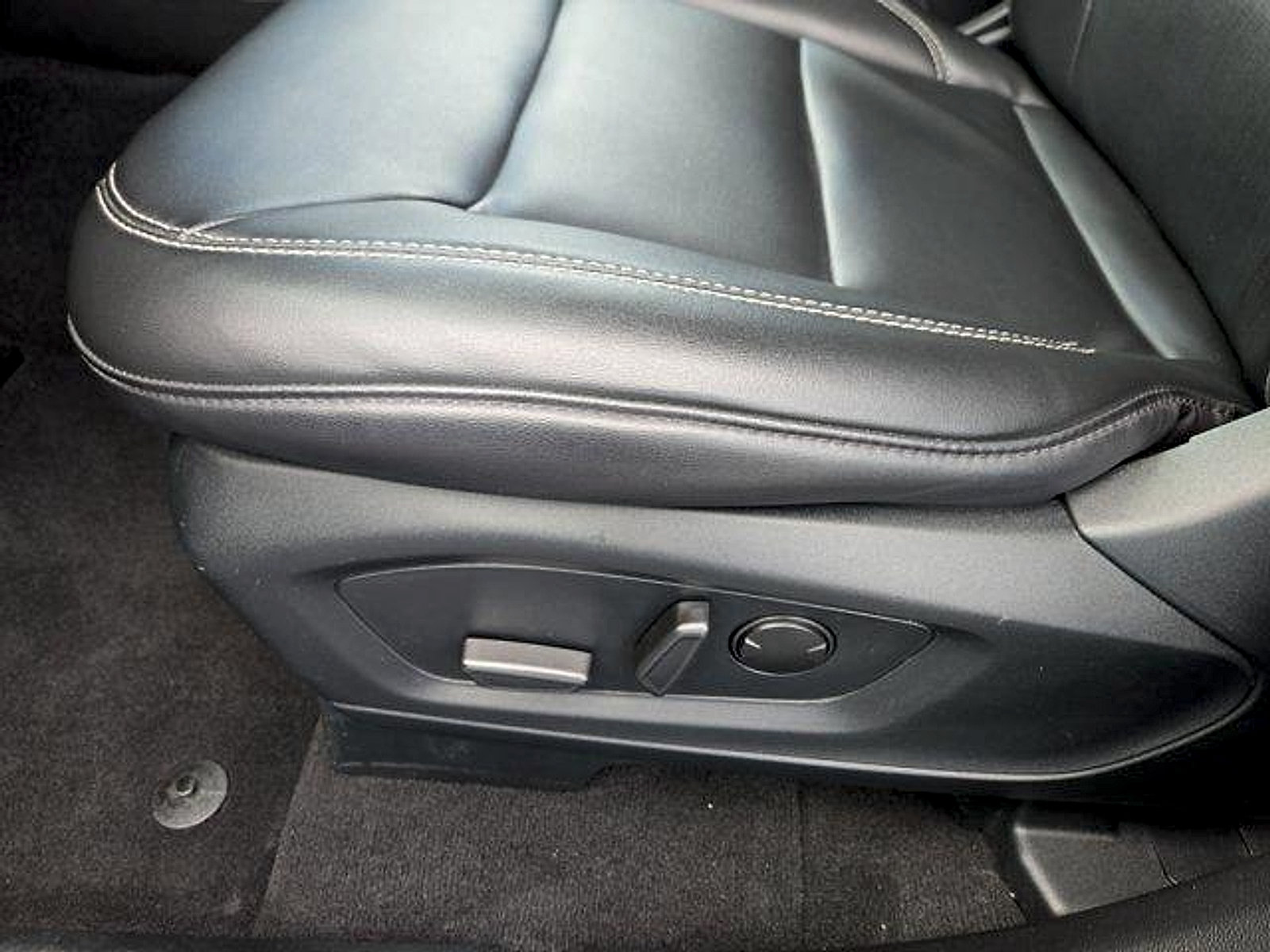 Certified 2023 Ford Explorer XLT w/ Equipment Group 202A AWD/4WD image 12