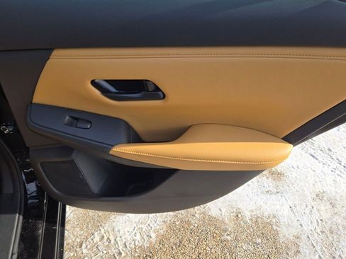 Used 2025 Nissan Sentra SV w/ SV Premium Package image 11