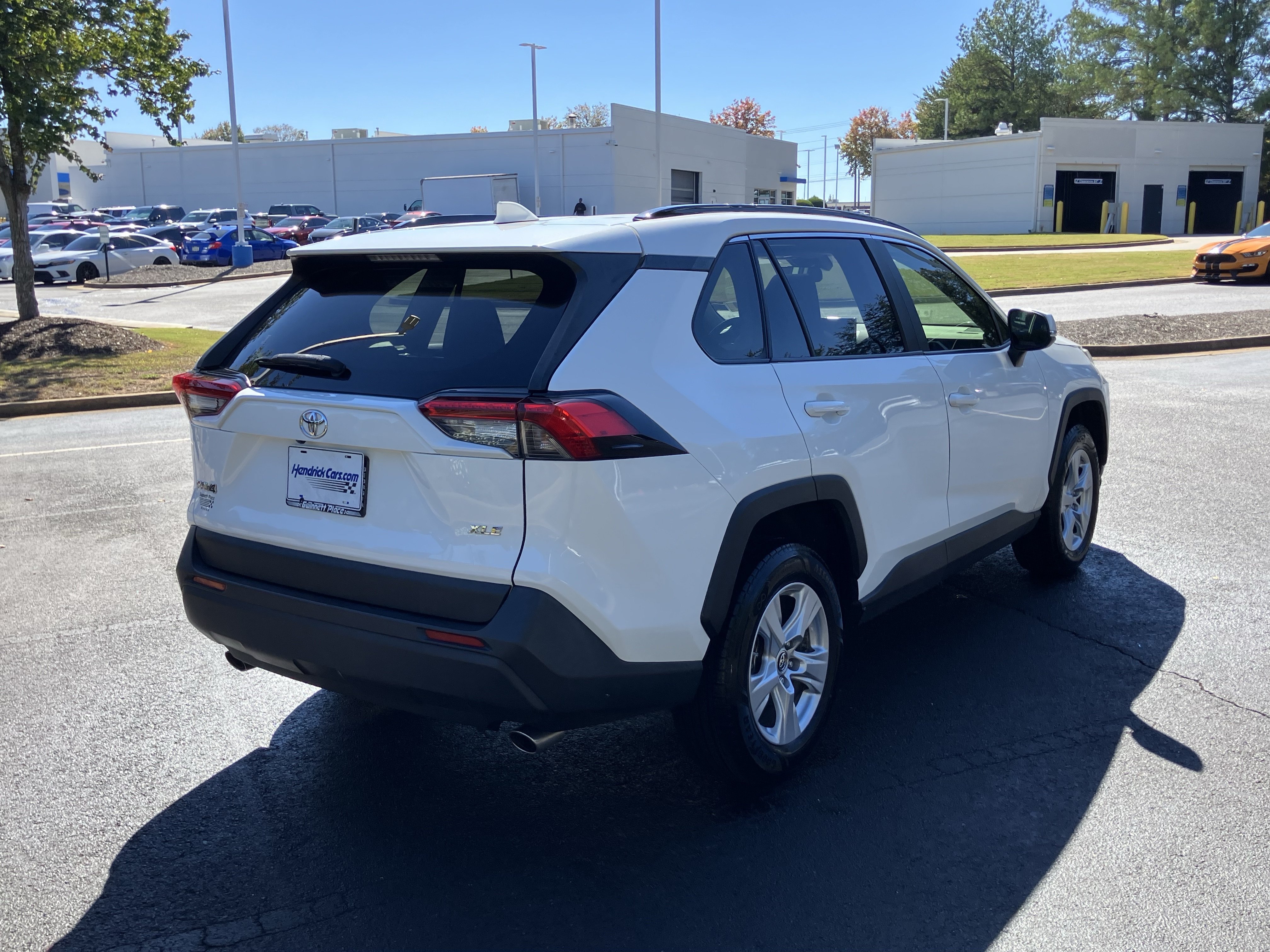 Used 2019 Toyota RAV4 XLE w/ Convenience Package FWD image 10
