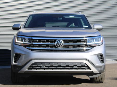 Used 2022 Volkswagen Atlas Cross Sport SE image 2