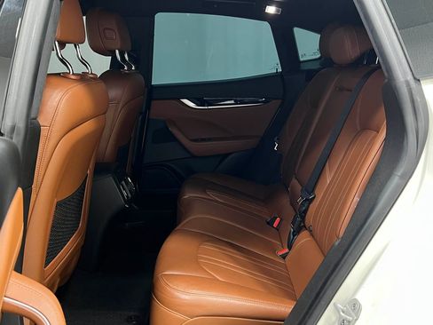 Used 2020 Maserati Levante Base image 33