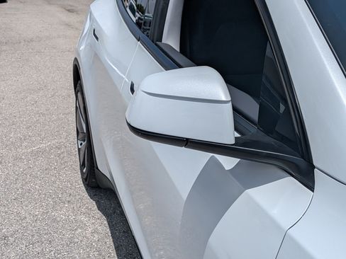 Used 2026 Tesla Model Y AWD image 12