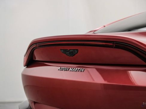 Used 2019 Aston Martin V8 Vantage Coupe RWD image 17