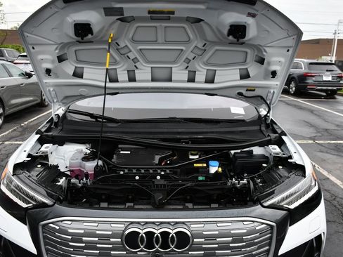 Certified 2024 Audi Q4 e-tron Prestige AWD/4WD image 15