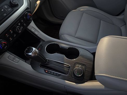 Used 2019 GMC Acadia SLT FWD image 21