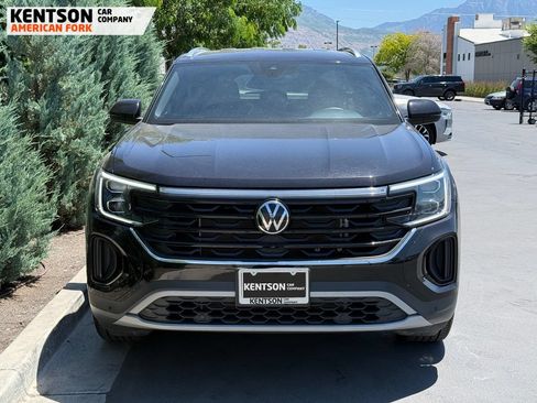 Used 2025 Volkswagen Atlas Cross Sport SE AWD/4WD image 2