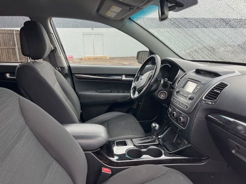 Used 2014 Kia Sorento LX w/ LX V6 Convenience Package image 2