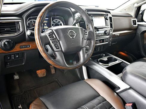 Used 2017 Nissan Titan Platinum Reserve image 22
