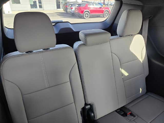 New 2027 GMC Acadia Elevation w/ Elevation Premium Package AWD/4WD image 13