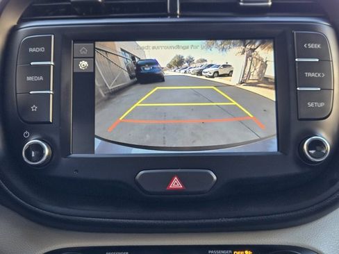 Certified 2025 Kia Soul LX image 17