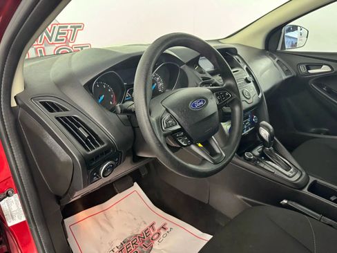 Used 2017 Ford Focus SE FWD image 10