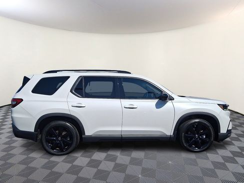 Used 2025 Honda Pilot Black Edition image 8