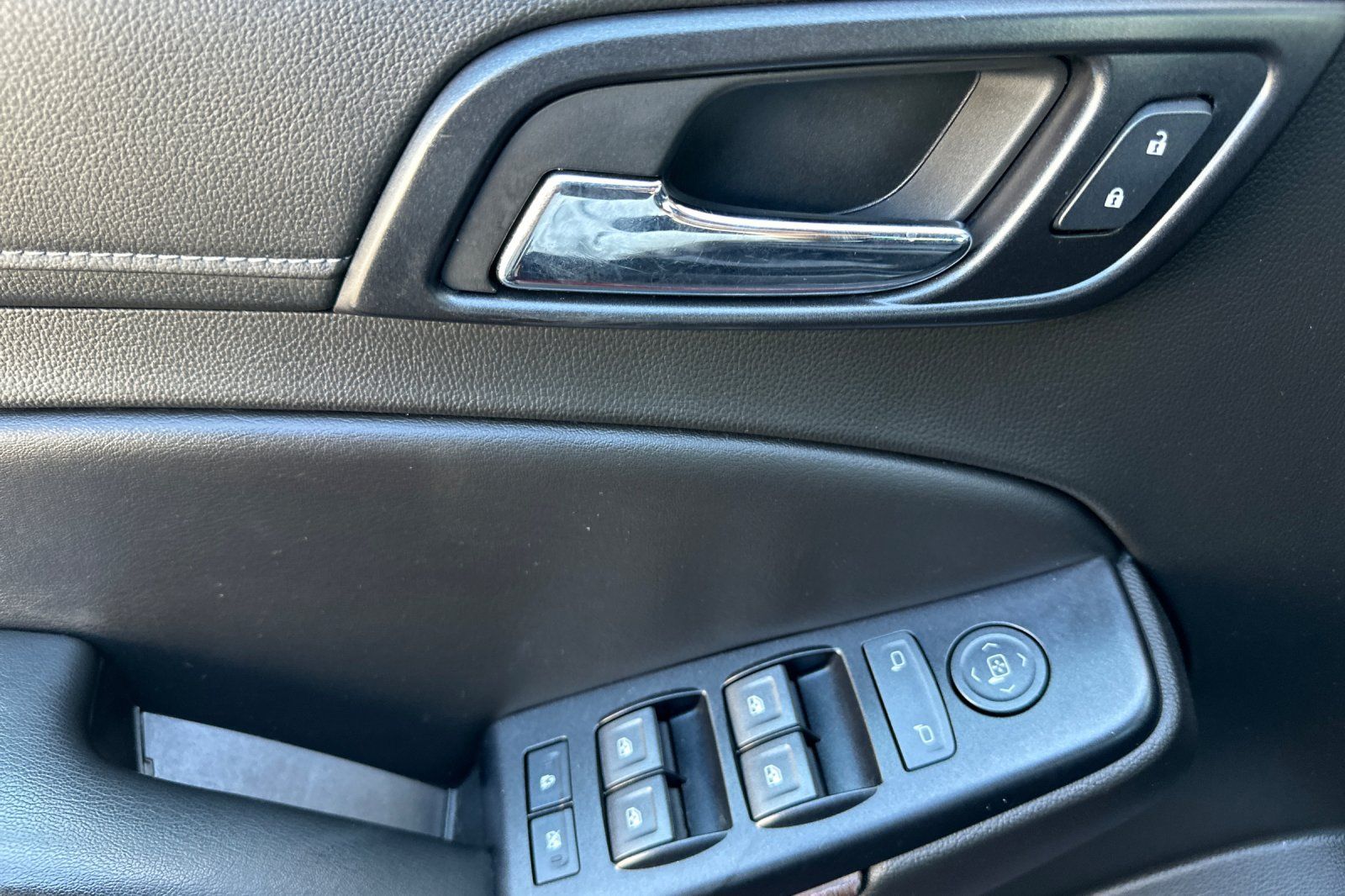 Used 2018 GMC Yukon XL SLE w/ SLE Value Package AWD/4WD image 11
