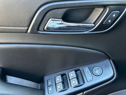 Used 2018 GMC Yukon XL SLE w/ SLE Value Package AWD/4WD image 11