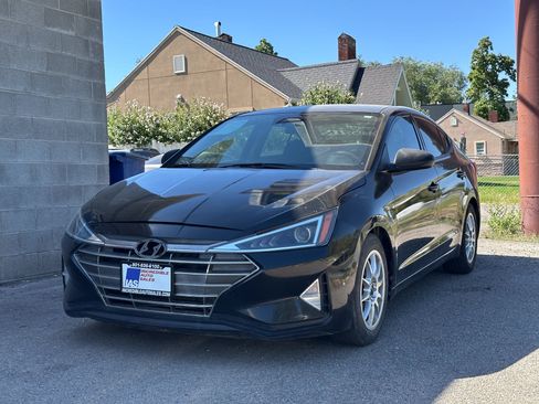 Used 2019 Hyundai Elantra SEL w/ Cargo Package FWD image 2