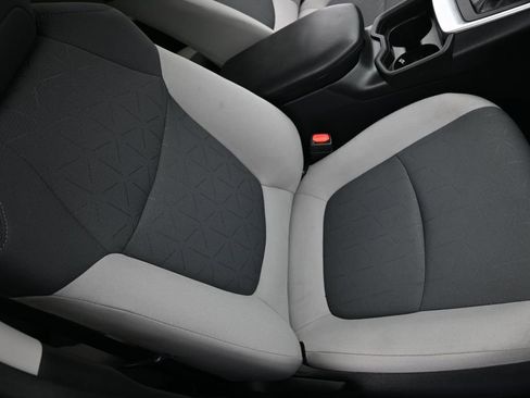 Used 2019 Toyota RAV4 XLE w/ Carpet Mat Package AWD/4WD image 18