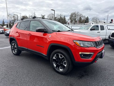 Used 2018 Jeep Compass Trailhawk w/ Safe & Security Group image 9