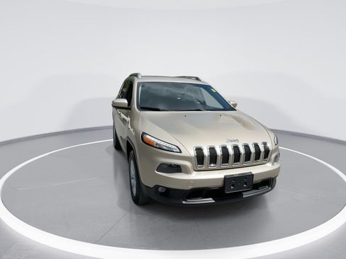 Used 2014 Jeep Cherokee Latitude AWD/4WD image 3