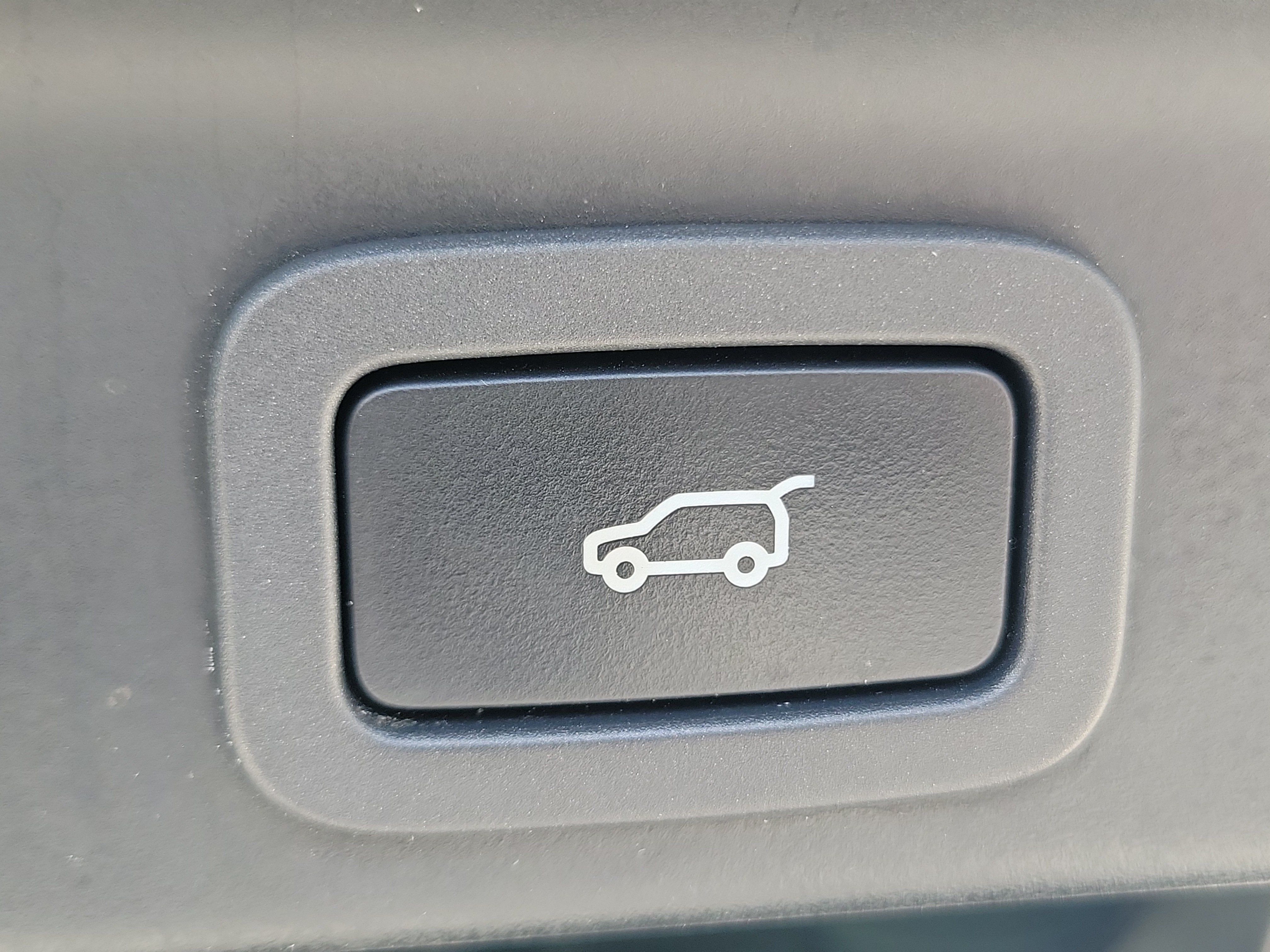 Used 2019 Jaguar F-PACE AWD/4WD image 18