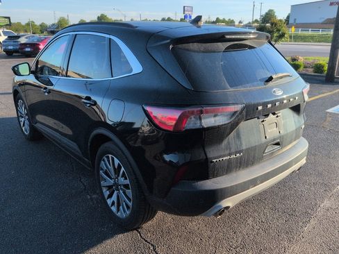 Used 2020 Ford Escape Titanium w/ Titanium Premium Package 2.0 FWD image 4